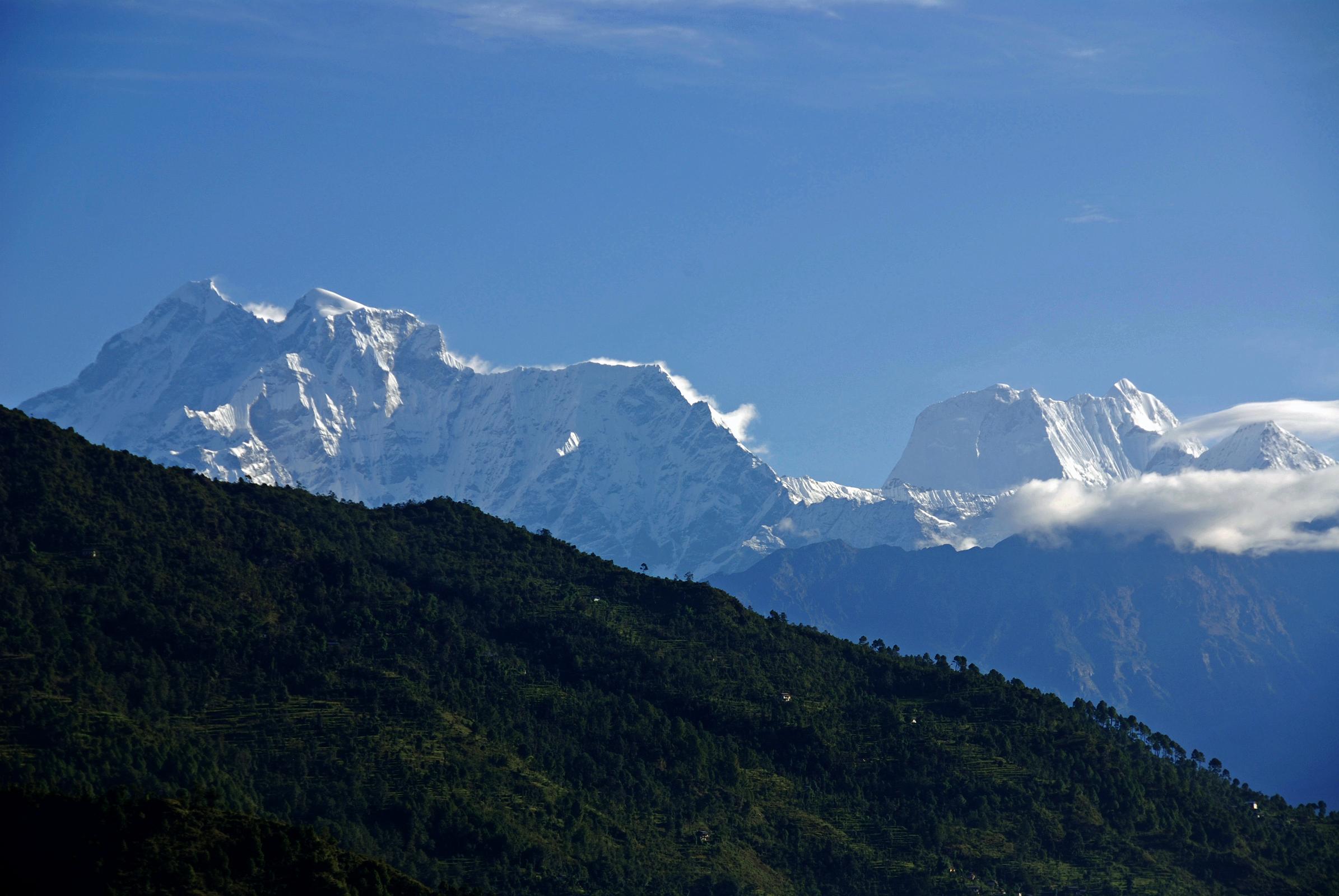 Rolwaling 01 02-2 Gauri Shankar and Menlungtse From Dolakha